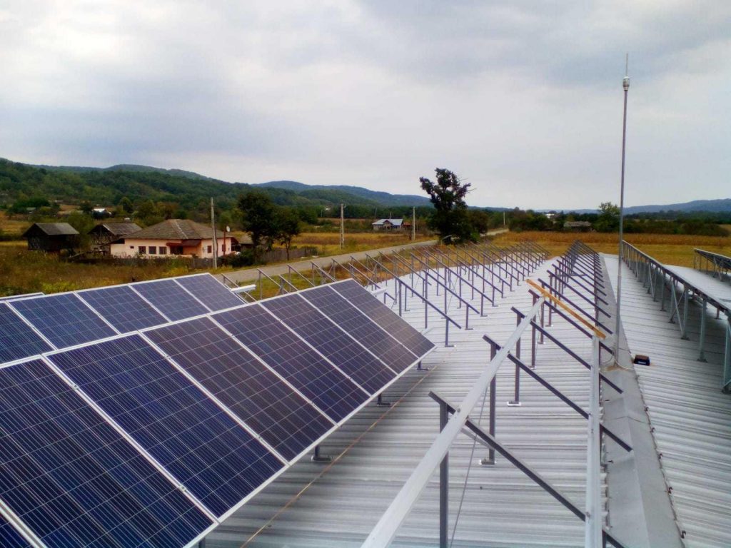 Solaico proporciona servicios EPC (Engineering, Procurement and Construction), "llave en mano", para la instalación de un sistema completo de techo solar generador de 275 kWp en Rumania.