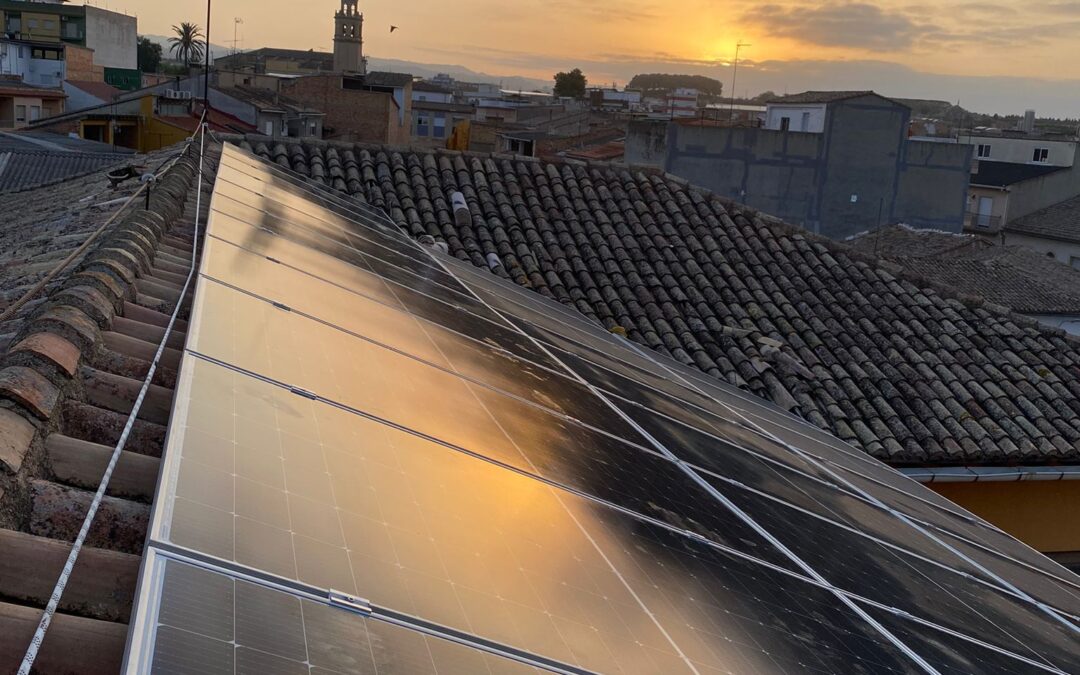 Instalación solar de autoconsumo en edificio municipal de Benigànim (Valencia)