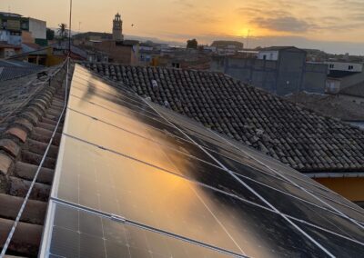 Instalación solar de autoconsumo en edificio municipal de Benigànim (Valencia)
