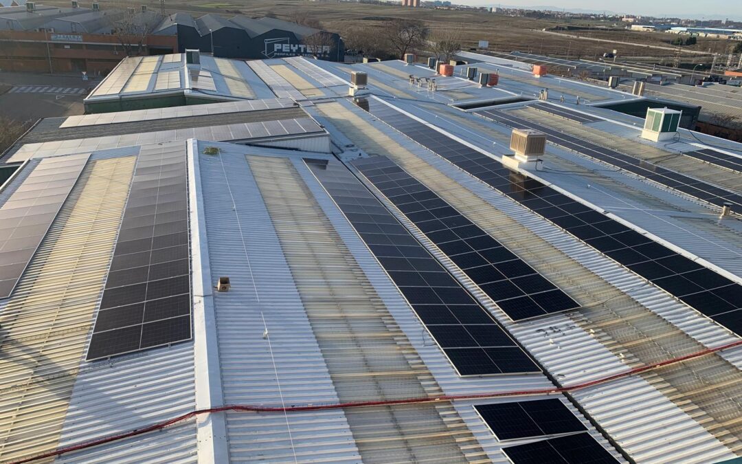 Comunidad energética con sistema fotovoltaico de 200 kW en Proymec (Fuenlabrada, Madrid)