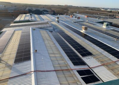 Comunidad energética con sistema fotovoltaico de 200 kW en Proymec (Fuenlabrada, Madrid)