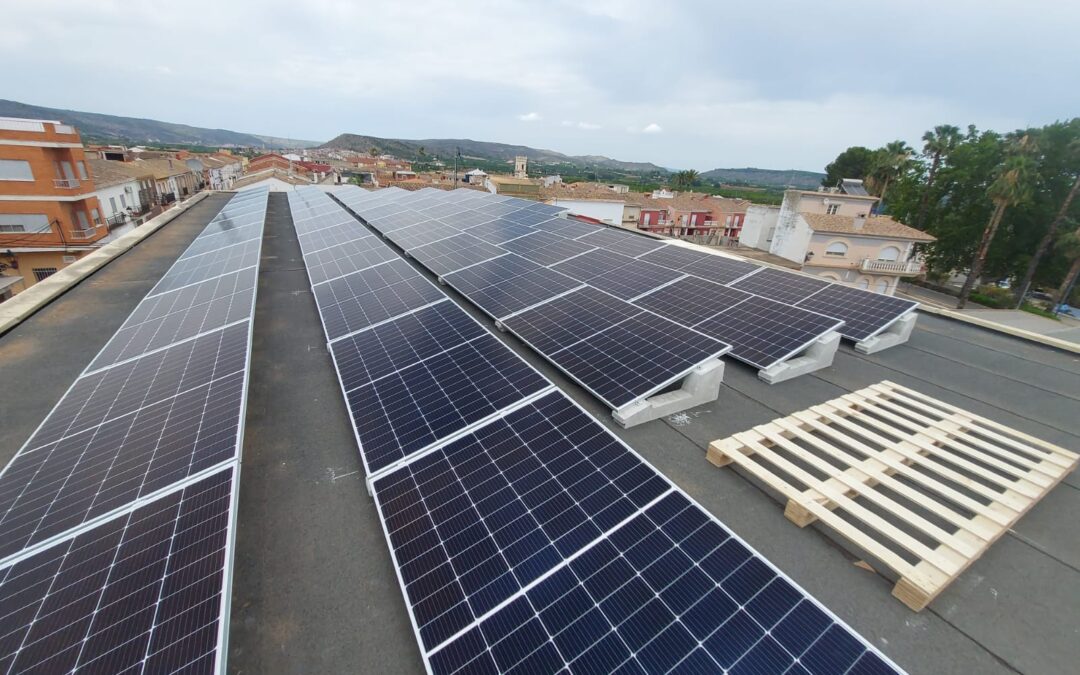 Instalación solar de autoconsumo con almacenamiento para el Ayuntamiento de Cotes (Valencia)