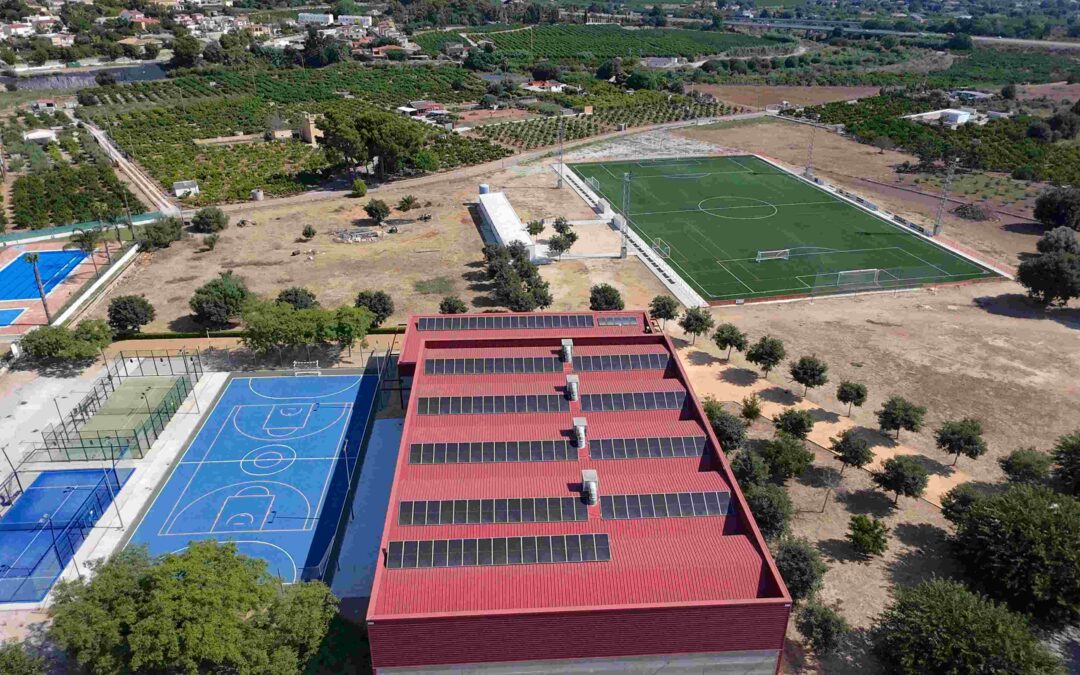 Instalación solar de autoconsumo con excedentes en pabellón polideportivo de Beniarbeig (Alicante)