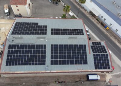 Instalación solar de 100 kWn destinada a autonconsumo en la nave +Home en Ontinyent