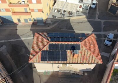 Instalación solar de autoconsumo con excedentes en Mezquita de Jarque (Teruel)